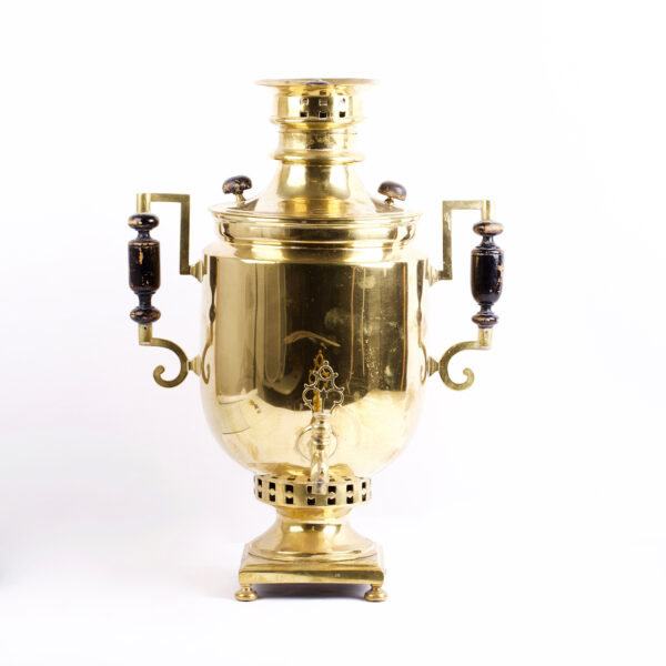 Lot 0166 <br/>A Russian brass samovar “Rudakov” <br/>Estimate: 500-600€