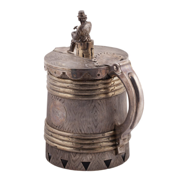 Lot 0076 <br/>A massive Russian trompe l'oeil silver-gilt mug with cast and chased peasant blacksmith on the top <br/>Estimate: 15000-20000€ - Image 6