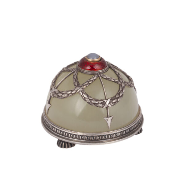 Lot 0109 <br/>A rare Fabergé silver, guilloché enamel and bowenite bellpush with a gold and cabochone button <br/>Estimate: 10000-12000€