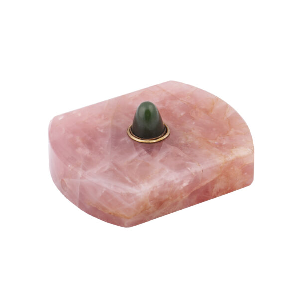 Lot 0110 <br/>A Russian gold, pink quartz and jade table bell push <br/>Estimate: 600-700€