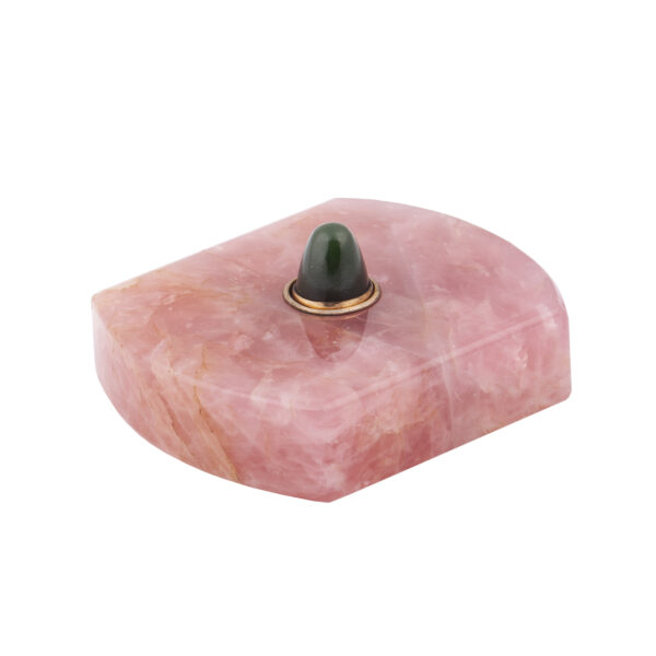 Lot 0110 <br/>A Russian gold, pink quartz and jade table bell push <br/>Estimate: 600-700€ - Image 2