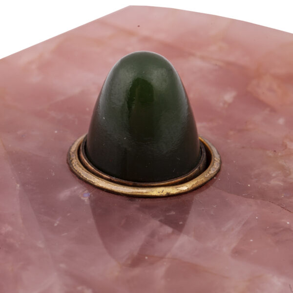 Lot 0110 <br/>A Russian gold, pink quartz and jade table bell push <br/>Estimate: 600-700€ - Image 5