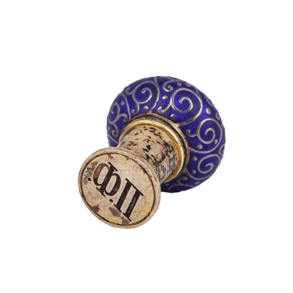 Lot 0112 <br/>A Faberge silver-gilt and champleve enamel seal with cabochon (moonstone) <br/>Estimate: 4000-5000€ - Image 4