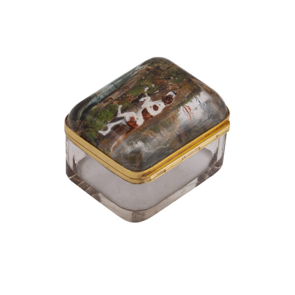 Lot 0118 <br/>A Russian rock crytal box with golden mount "English setter" <br/>Estimate: 2500-3500€ - Image 2