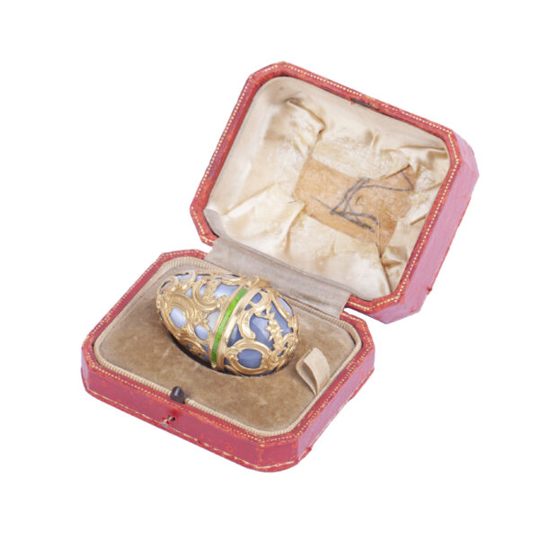 Lot 0119 <br/>A rare Faberge chalcedony, gold and guilloche enamel Easter egg <br/>Estimate: 18000-25000€