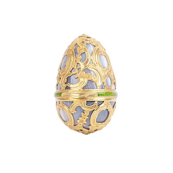 Lot 0119 <br/>A rare Faberge chalcedony, gold and guilloche enamel Easter egg <br/>Estimate: 18000-25000€ - Image 2