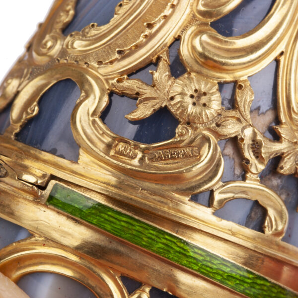 Lot 0119 <br/>A rare Faberge chalcedony, gold and guilloche enamel Easter egg <br/>Estimate: 18000-25000€ - Image 6