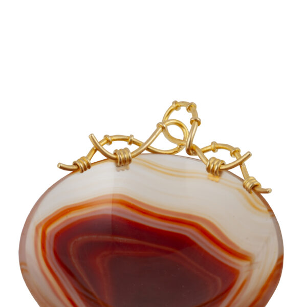 Lot 0121 <br/>A Russian gold-mounted and agate kovsh <br/>Estimate: 4000-6000€ - Image 3