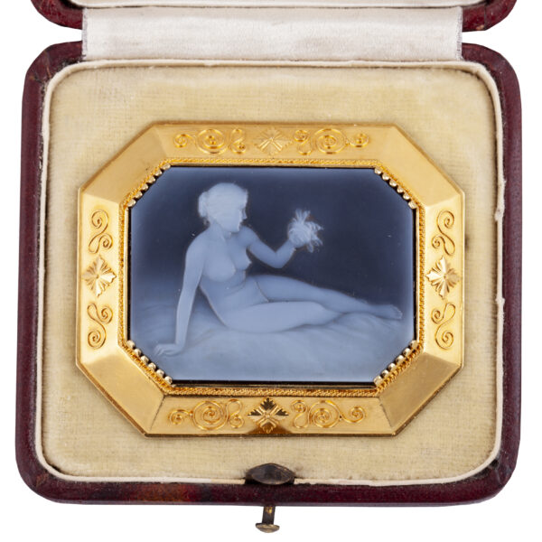 Lot 0123 <br/>An elegant Russian gold and agate cameo broch with a nude <br/>Estimate: 5000-6000€ - Image 2