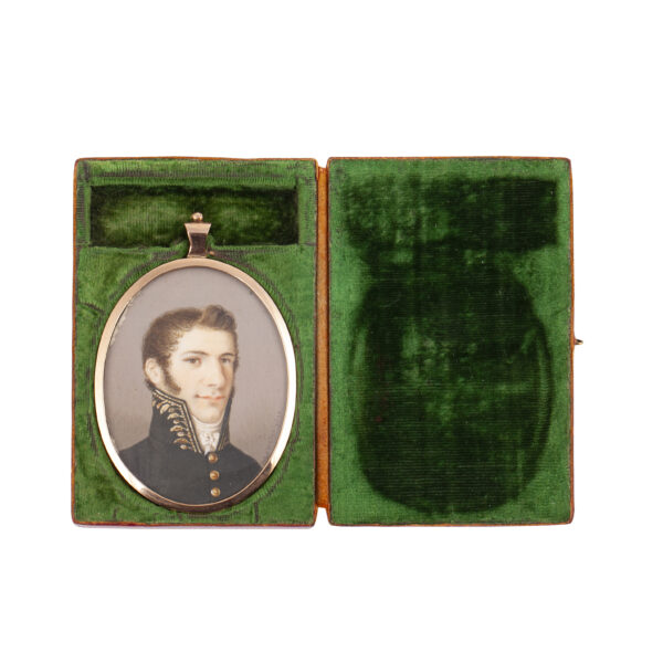 Lot 0124 <br/>A Russian gold and champleve enamel pendant with a portrait of Duke Peter Bagration <br/>Estimate: 3000-3500€