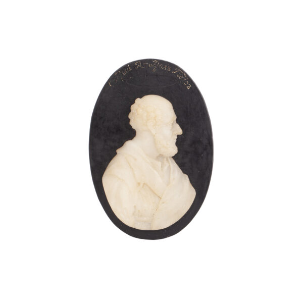 Lot 0125 <br/>A Russian cut marble and schist cameo with a bas-relief of St. Apostle Peter <br/>Estimate: 1200-1500€