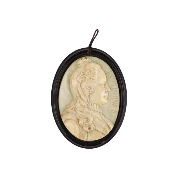 Lot 0126 <br/>A Russian ivory-carved medallion with a portrait of Empress Catherine the Great <br/>Estimate: 1000-1200€