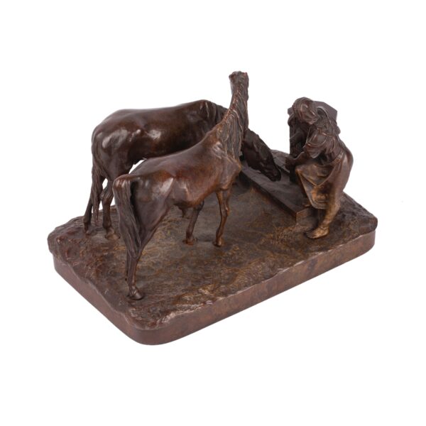 Lot 0012 <br/>A Russian bronze composition “Behind the well” <br/>Estimate: 3500-5000€ - Image 4