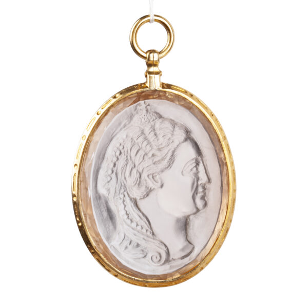 Lot 0130 <br/>A Russian silver-gilt and cut topaz cameo pendant with the portrait of Catherine the Great<br/>Estimate: 4000-6000€