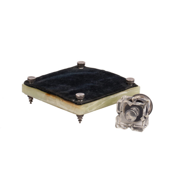 Lot 0132 <br/>A Faberge silver-gilt and onyx Inkwell <br/>Estimate: 3000-3500€ - Image 8