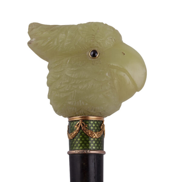 Lot 0133 <br/>A rare Faberge gold, guilloche enamel and bowenite cane in the shape of a parrot head <br/>Estimate: 5000-7000€ - Image 3