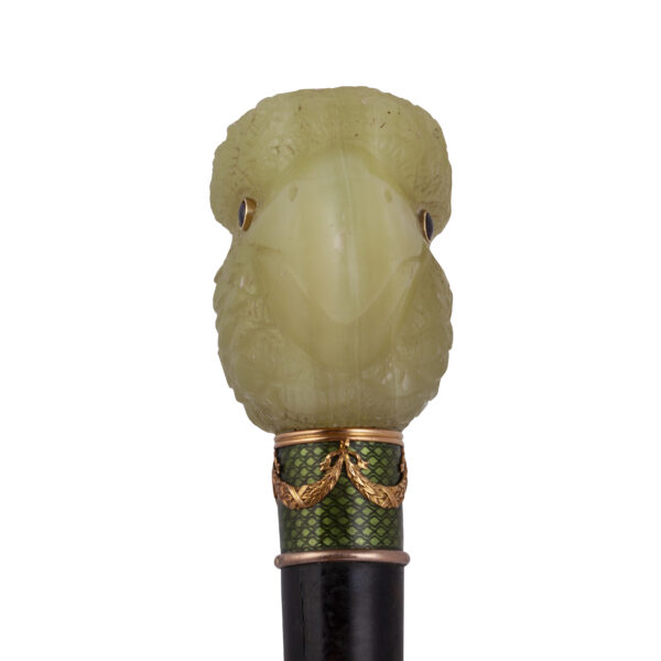 Lot 0133 <br/>A rare Faberge gold, guilloche enamel and bowenite cane in the shape of a parrot head <br/>Estimate: 5000-7000€ - Image 6