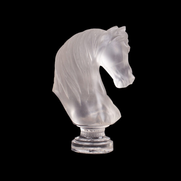 Lot 0136 <br/>A Russian seal in the form of a knight chess piece <br/>Estimate: 2000-2500€ - Image 2