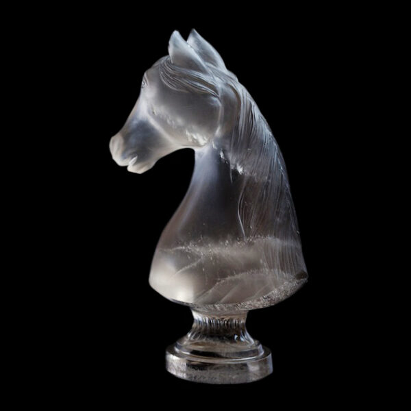 Lot 0137 <br/>A Russian blank seal in the shape of a knight chess piece <br/>Estimate: 1500-2000€ - Image 2