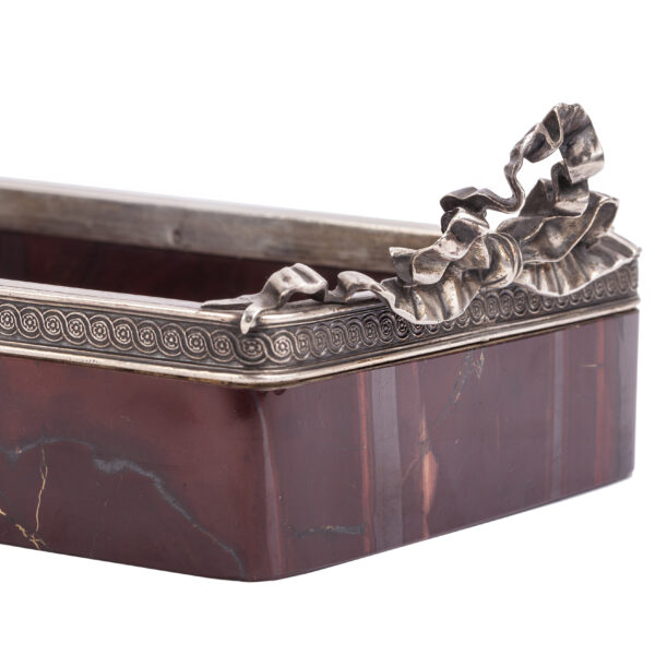 Lot 0155 <br/>A Faberge silver and jasper tray (vase)<br/>Estimate: 6000-8000€ - Image 7