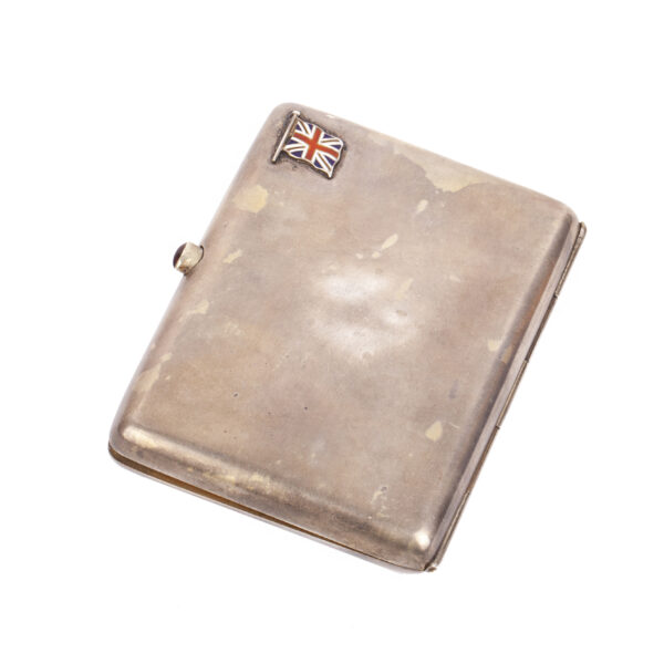 Lot 0160 <br/>A Russian silver-gilt cigarette case with gold and enamel badges <br/>Estimate: 1000-1200€ - Image 3