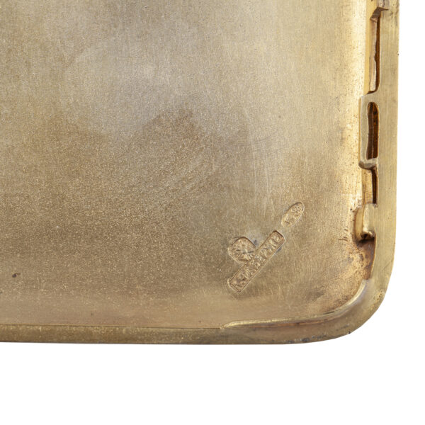 Lot 0162 <br/>An unusual Faberge silver-gilt and opaque enamel cigarette case <br/>Estimate: 3000-4000€ - Image 4