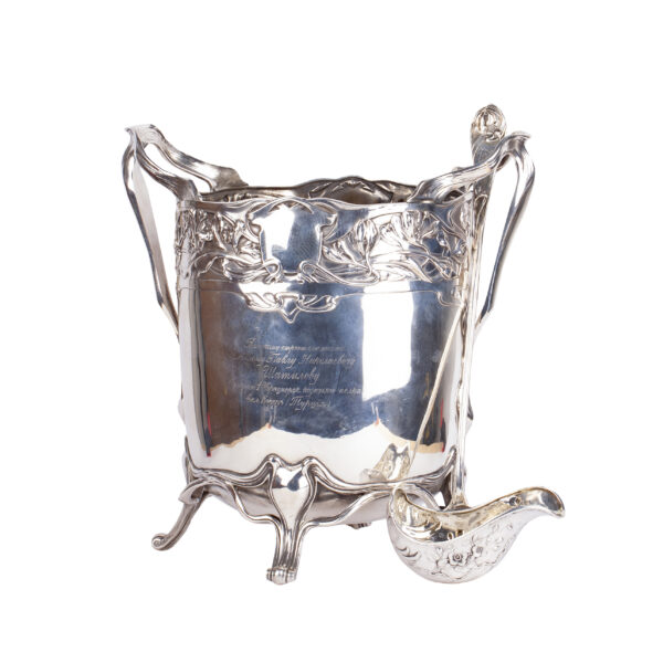 Lot 0165 <br/>A commemorative Russian silver-gilt punch bowl with a ladle <br/>Estimate: 18000-22000€