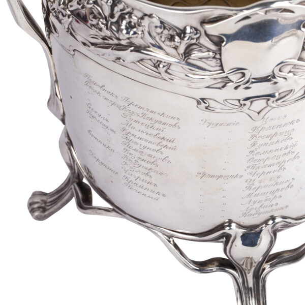 Lot 0165 <br/>A commemorative Russian silver-gilt punch bowl with a ladle <br/>Estimate: 18000-22000€ - Image 3