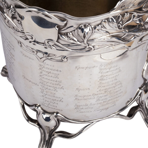 Lot 0165 <br/>A commemorative Russian silver-gilt punch bowl with a ladle <br/>Estimate: 18000-22000€ - Image 4