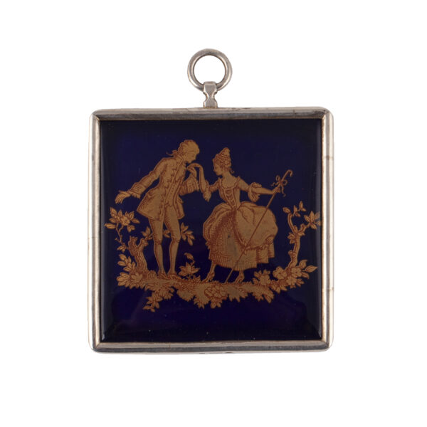 Lot 0168 <br/>An interesting Russian silver and églomisé (?) miniature with a gentle scene <br/>Estimate: 1000-1200€