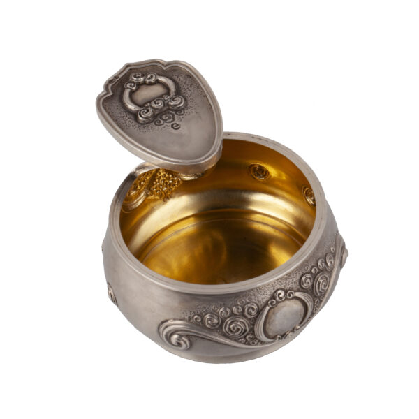 Lot 0171 <br/>An Art Nouveau style silver-gilt Fabergé kovsh <br/>Estimate: 4000-6000€ - Image 3