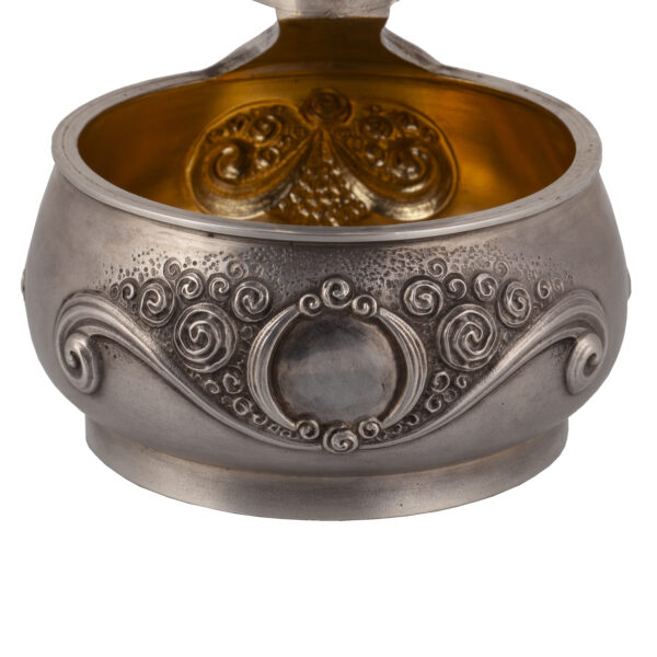 Lot 0171 <br/>An Art Nouveau style silver-gilt Fabergé kovsh <br/>Estimate: 4000-6000€ - Image 4