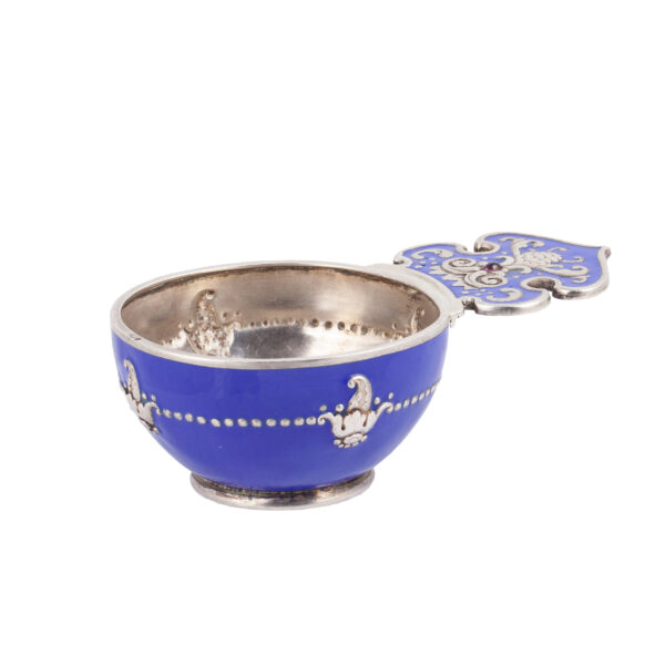 Lot 0173 <br/>A Faberge silver-gilt and opaque enamel kovsh <br/>Estimate: 7000-9000€