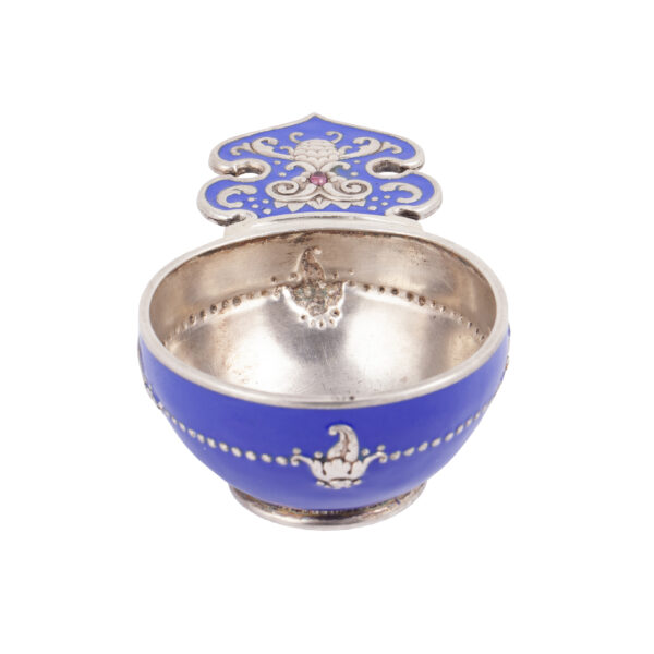 Lot 0173 <br/>A Faberge silver-gilt and opaque enamel kovsh <br/>Estimate: 7000-9000€ - Image 3