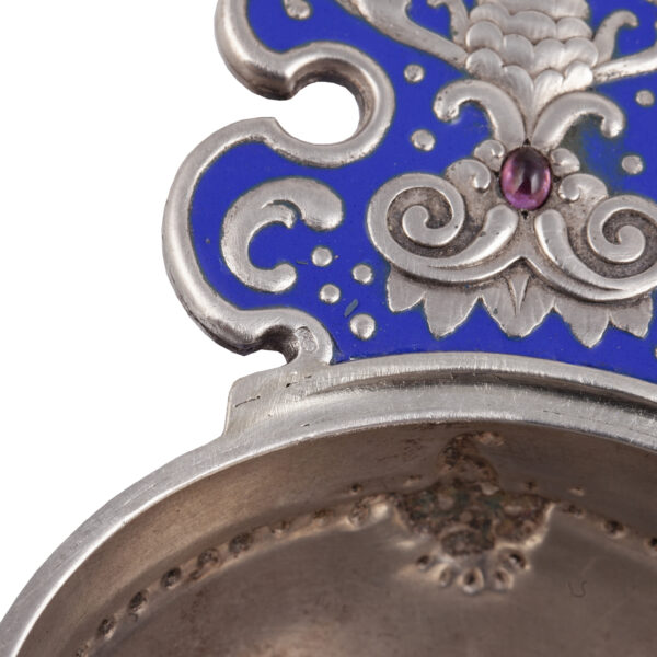 Lot 0173 <br/>A Faberge silver-gilt and opaque enamel kovsh <br/>Estimate: 7000-9000€ - Image 6