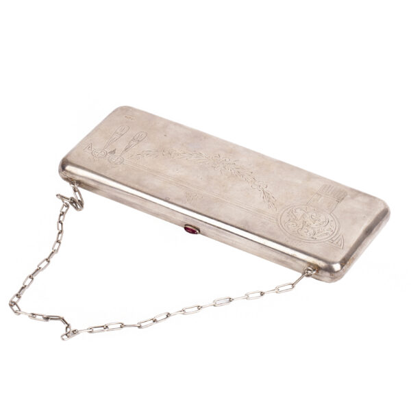 Lot 0175 <br/>A Latvian silver ladies' evening purse with cabochon <br/>Estimate: 400-500€