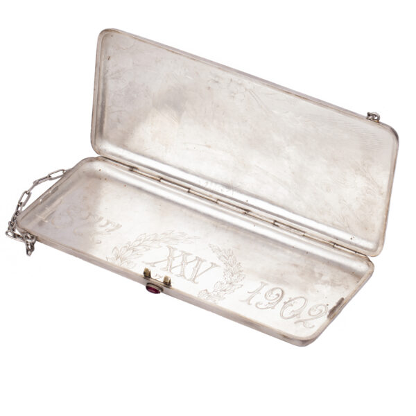 Lot 0175 <br/>A Latvian silver ladies' evening purse with cabochon <br/>Estimate: 400-500€ - Image 4