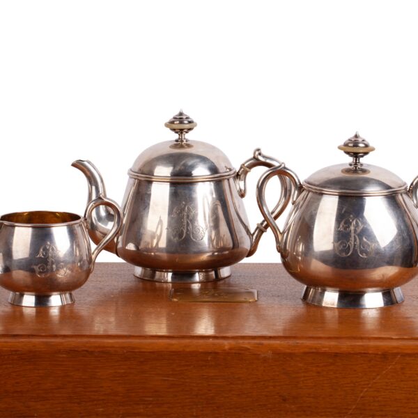 Lot 0176 <br/>A Russian complete silver-gilt tea set. P. Ovchinnikov <br/>Estimate: 6000-8000€ - Image 3