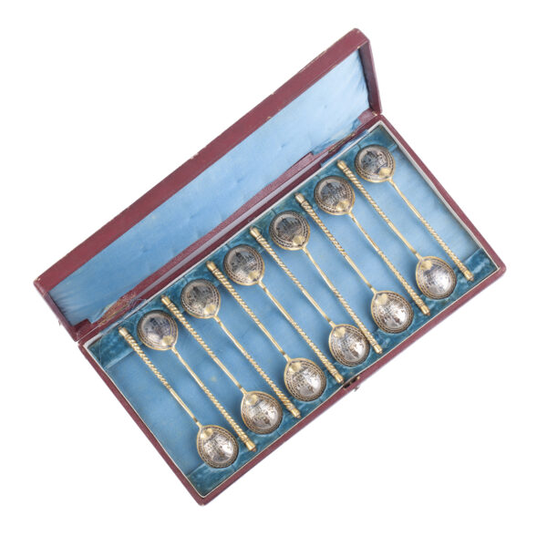 Lot 0177 <br/>A Russian silver-gilt and niello tea spoon set with Moscow views <br/>Estimate: 800-1000€