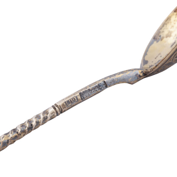 Lot 0178 <br/>A Russian silver-gilt and niello tea spoon set with Kremlin views <br/>Estimate: 900-1000€ - Image 6