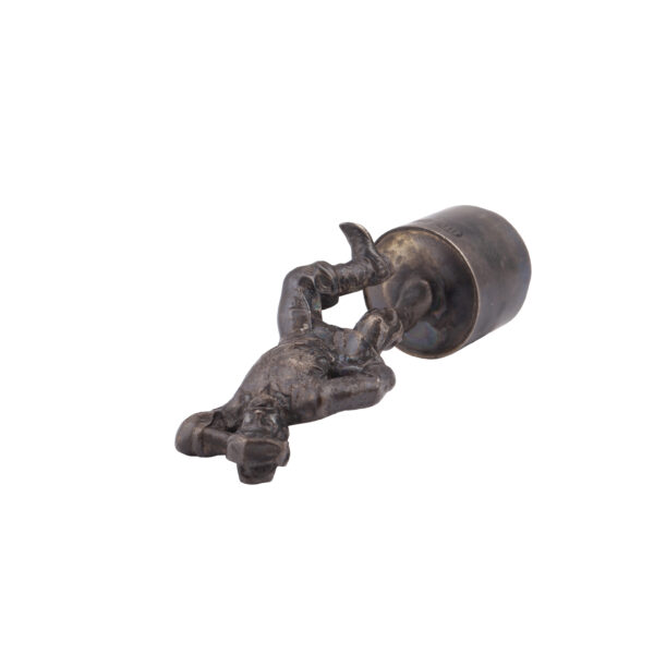 Lot 0184 <br/>A Russian cast silver bottle stopper "Dancing Peasant" <br/>Estimate: 500-700€ - Image 4