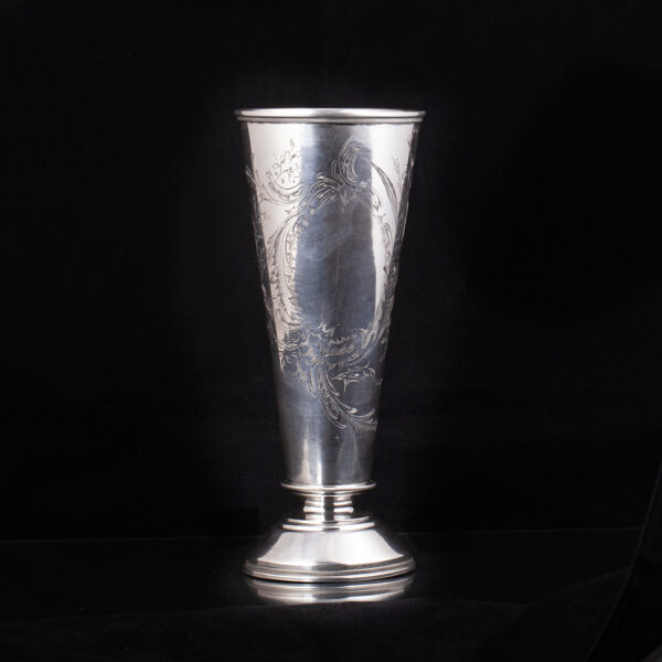 Lot 0188 <br/>A Russian silver goblet with floral engravings <br/>Estimate: 700-800€