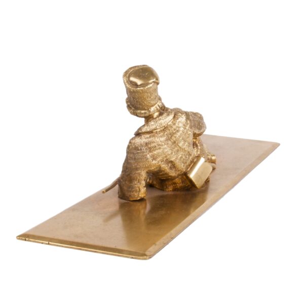 Lot 0001 <br/>A Russian gilt bronze paperweight “Circassian with the pipe” <br/>Estimate: 300-450€ - Image 2