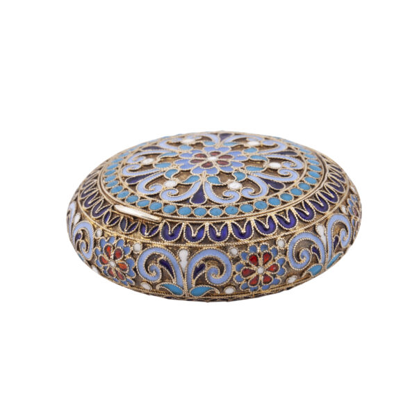 Lot 0200 <br/>A Russian silver-gilt and cloisonne enamel pill box <br/>Estimate: 500-700€