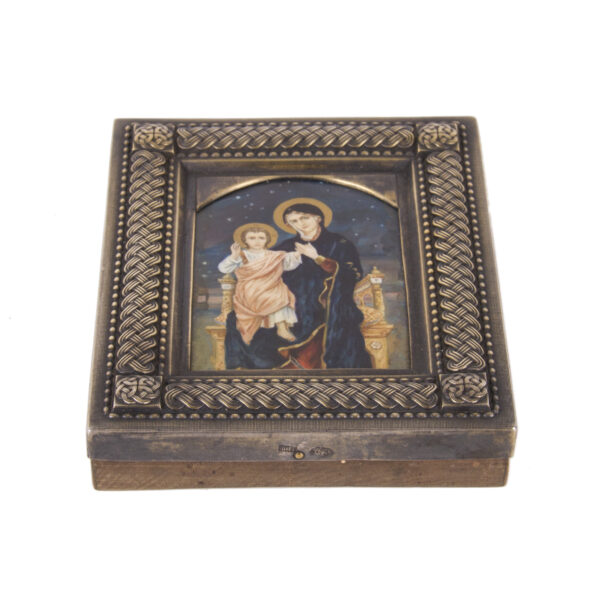 Lot 0223 <br/>A rare Art Nouveau-style Russian icon of the Mother of God in a silver-gilt riza <br/>Estimate: 3000-3500€ - Image 2