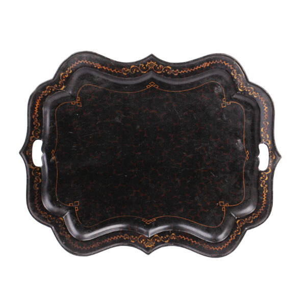 Lot 0241 <br/>A large Russian black lacquer tray <br/>Estimate: 250-300€