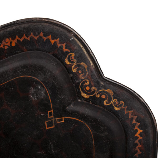 Lot 0241 <br/>A large Russian black lacquer tray <br/>Estimate: 250-300€ - Image 3