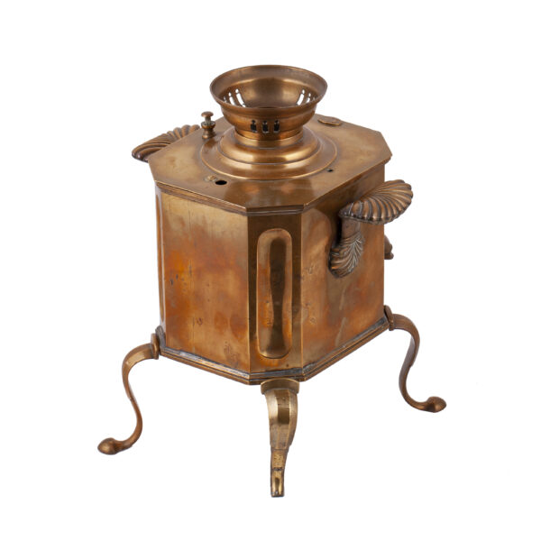 Lot 0245 <br/>A rare Russian traveling brass samovar. I. Malishev <br/>Estimate: 2500-3000€ - Image 4