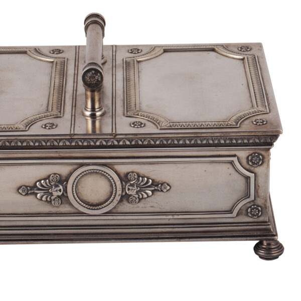 Lot 0024 <br/>An impressive Faberge silver-gilt cigar box <br/>Estimate: 35000-40000€ - Image 9