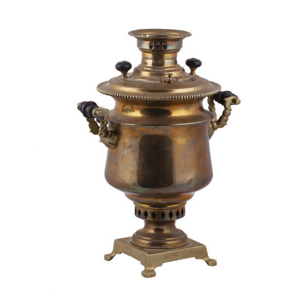 Lot 0251 <br/>A Russian Imperial brass samovar in the shape of a “Pot” <br/>Estimate: 400-500€ - Image 3